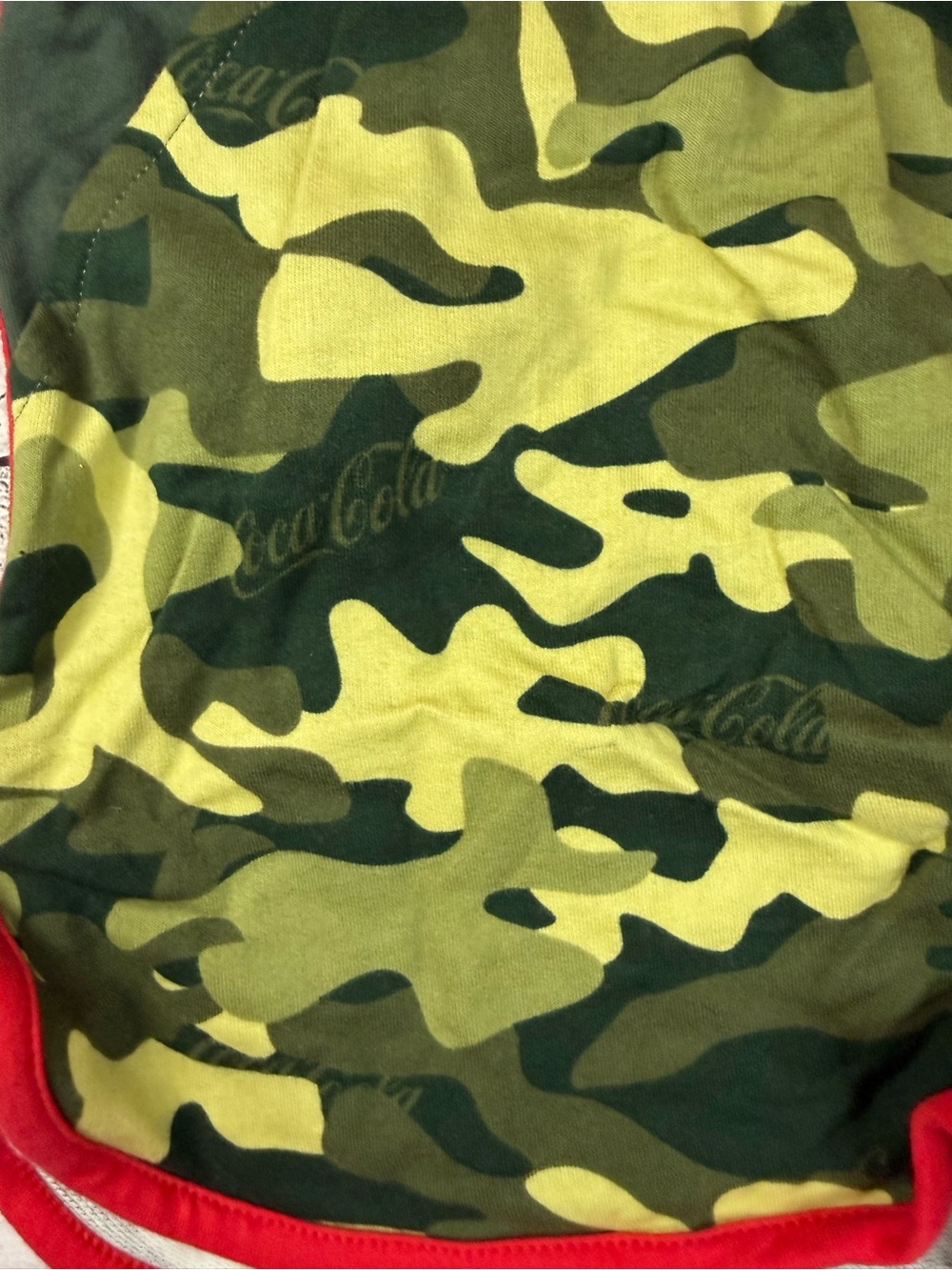 Coke Camo Print Shorts with Red Trim size XL - Picture 4 of 8